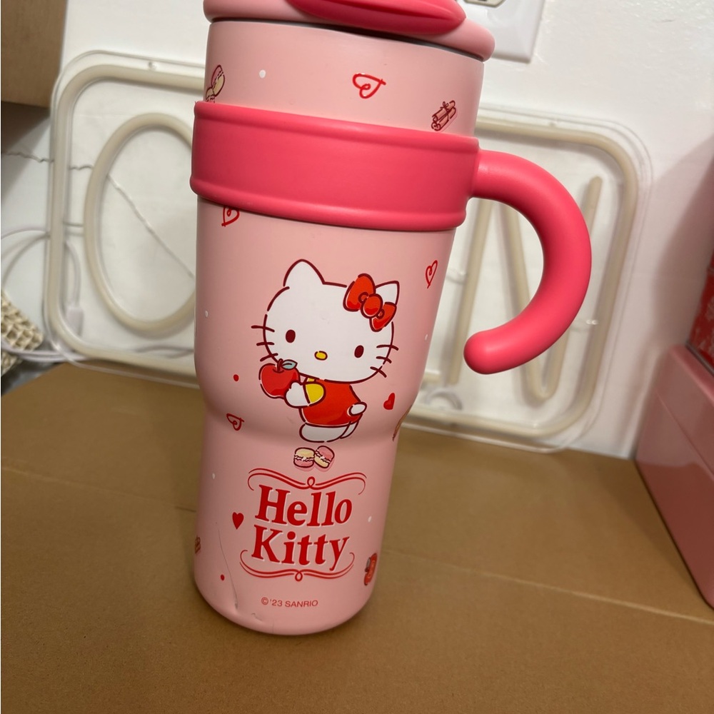 2 Hello Kitty Pink insulated Can bottle & bigger bottle